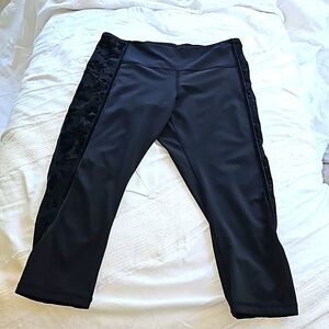 NWOT - Lululemon wunder under crop, size 12